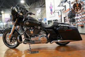 FLHXS 2022 Street Glide® Special thumb 2