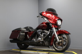 2017 Harley-Davidson® Street Glide® Special FLHXS thumb 3