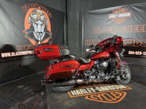 2019 Harley-Davidson® Ultra Limited FLHTK thumb 2