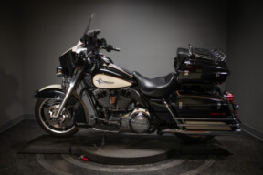  2011 Police Electra Glide® (FLHTP) thumb 1