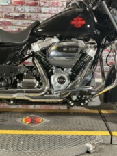 Harley-Davidson® Electra Glide® Standard 2019 FLHT BLACK thumb 2
