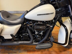 2018 Harley-Davidson® Street Glide® Special Bonneville Salt Denim thumb 2