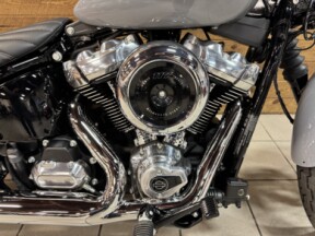 2026 Harley-Davidson® Street Bob® Dark Billiard Gray Chrome Laced Wheels FXBB thumb 2