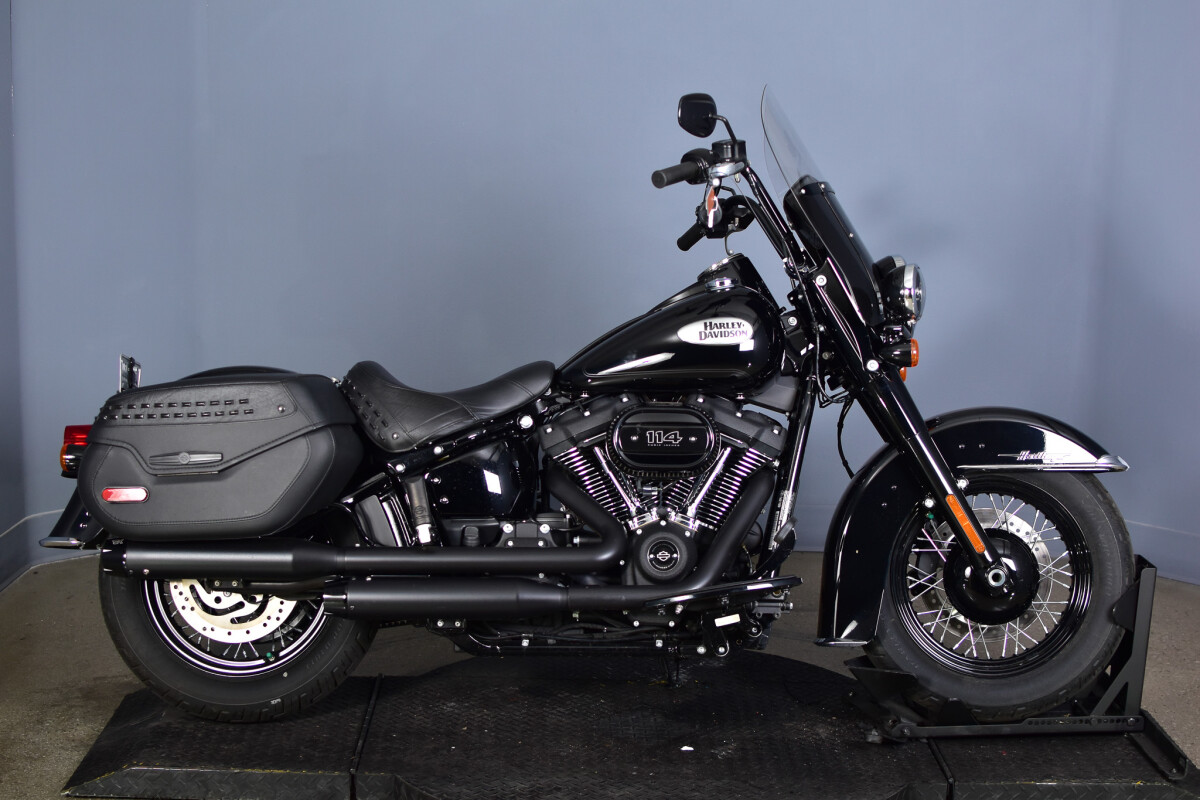 2023 Harley-Davidson® Heritage Classic Vivid Black | Riverside