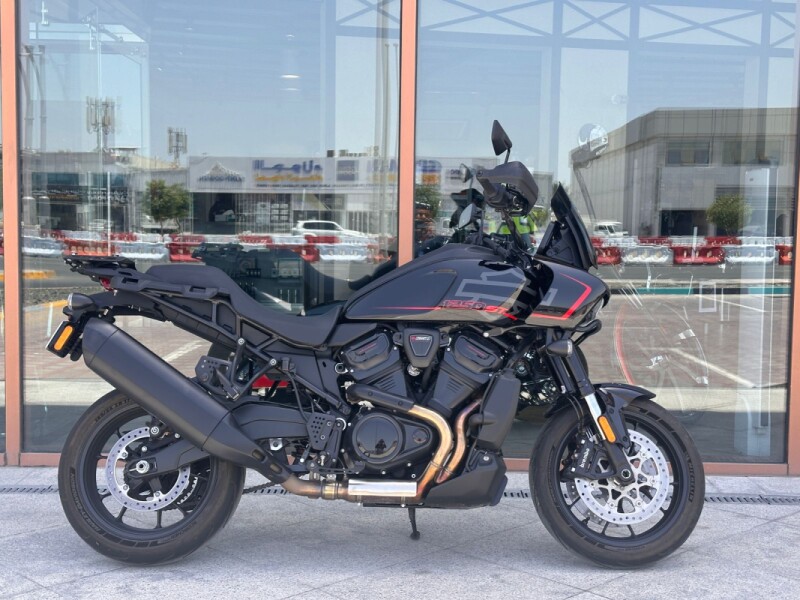 2025 Harley-Davidson® Pan America® 1250 ST Vivid Black