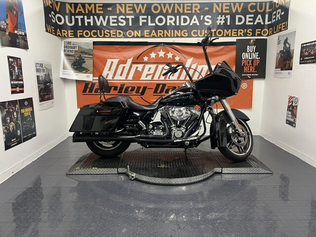2013 Harley-Davidson® Road Glide® Custom BLACK W/ PINSTRIPE