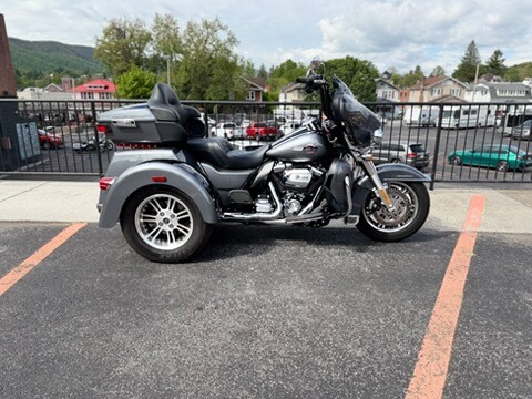 2022 Harley-Davidson® Tri Glide® Ultra FLHTCUTG