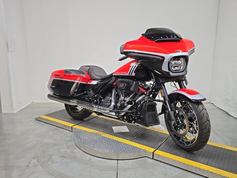 FLHXSE 2024 CVO™ Street Glide®
