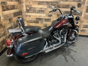 2018 Harley-Davidson® Heritage Classic 114 Twisted Cherry FLHCS thumb 2