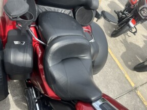 2018 Harley-Davidson® Tri Glide® Ultra WKDRED/TWTDCHRY W/PINSTRIPE thumb 2