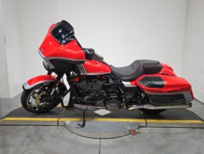 FLHXSE 2024 CVO™ Street Glide® thumb 1