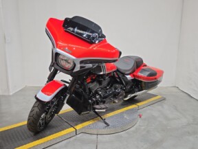 FLHXSE 2024 CVO™ Street Glide® thumb 2