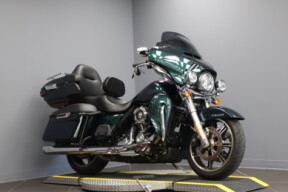 2021 Harley-Davidson® Ultra Limited FLHTK thumb 3