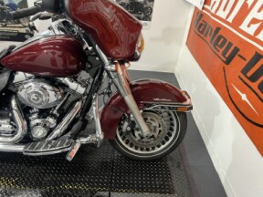 2011 Harley-Davidson® Electra Glide® Ultra Classic® V BLK/BRIL SLVR thumb 2