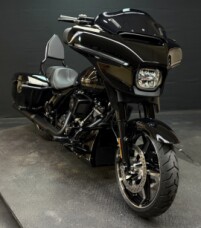 Harley-Davidson® Street Glide® 2024 FLHX Vivid Black - Black Finish thumb 3
