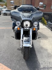 2022 Harley-Davidson® Tri Glide® Ultra FLHTCUTG thumb 2