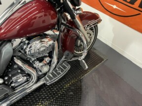 2011 Harley-Davidson® Electra Glide® Ultra Classic® V BLK/BRIL SLVR thumb 1