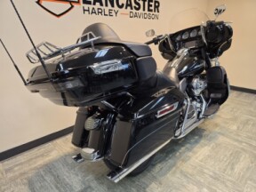 2016 Harley-Davidson® Ultra Limited Vivid Black FLHTK thumb 3