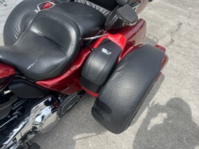 2018 Harley-Davidson® Tri Glide® Ultra WKDRED/TWTDCHRY W/PINSTRIPE thumb 3