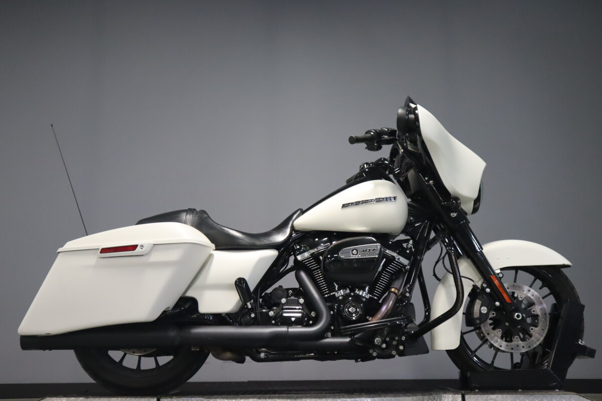 2018 Harley-Davidson® Street Glide® Special Bonneville Salt Denim