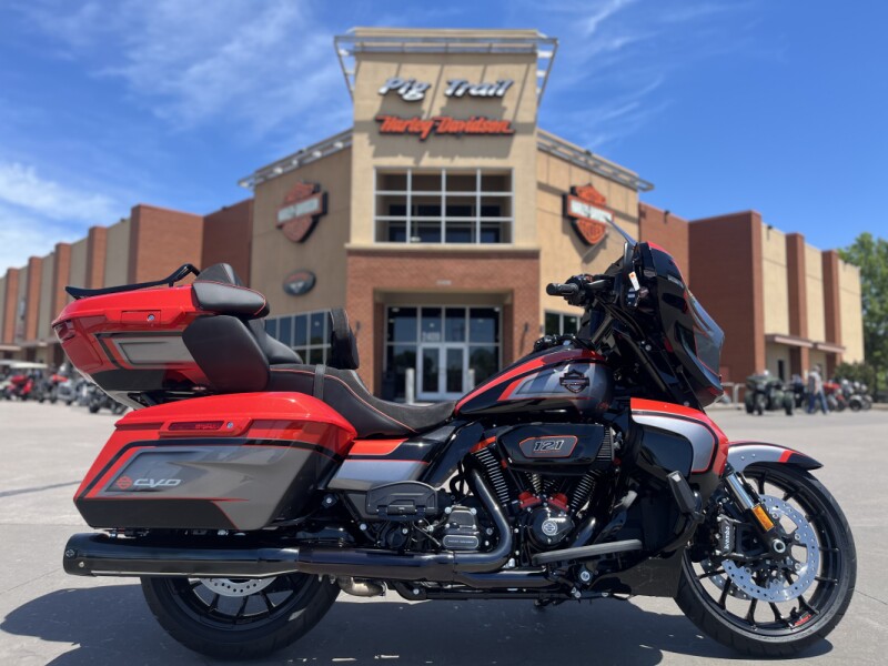 2026 Harley-Davidson® FLHXLSE CVO Street Glide Limited Citrus Heat CVO