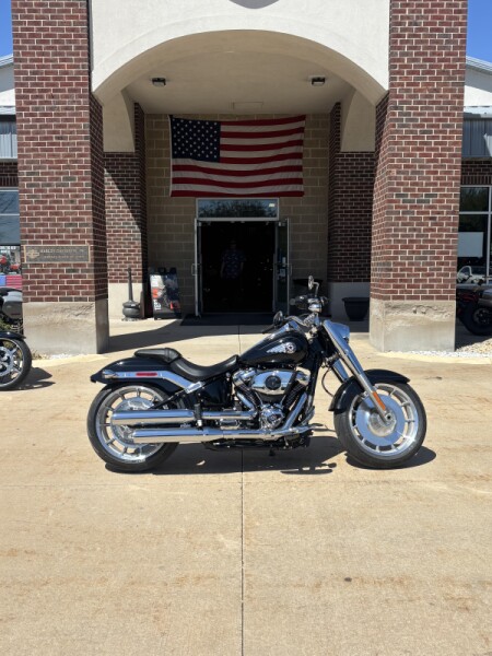 Harley-Davidson® Fat Boy® 2025 FLFB VIVID BLACK