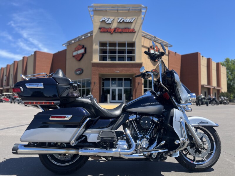 2019 Harley-Davidson® FLHTK Ultra Limited MDNTBLU/BARSLVR 651480