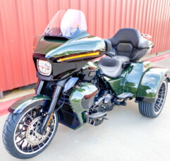 2026 Harley-Davidson® Street Glide 3 Limited FLHLT thumb 2