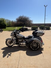 Harley-Davidson® Tri Glide® Ultra 2025 FLHTCUTG Billiard Gray thumb 0