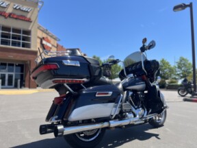 2019 Harley-Davidson® FLHTK Ultra Limited MDNTBLU/BARSLVR 651480 thumb 2