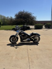 Harley-Davidson® Fat Boy® 2025 FLFB VIVID BLACK thumb 0