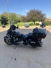 2012 Harley-Davidson® Electra Glide® Ultra Limited Vivid Black thumb 1