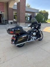 2012 Harley-Davidson® Electra Glide® Ultra Limited Vivid Black thumb 2
