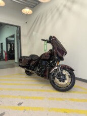 2024 Harley-Davidson® CVO™ Street Glide® Copperhead thumb 3