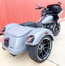 2026 Harley-Davidson® Road Glide 3 FLTRT thumb 2