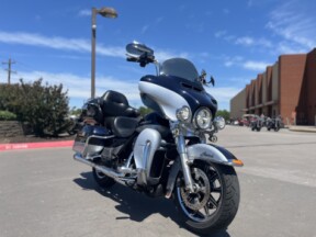 2019 Harley-Davidson® FLHTK Ultra Limited MDNTBLU/BARSLVR 651480 thumb 3