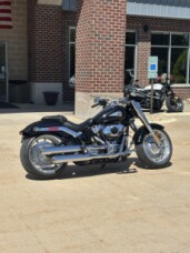 Harley-Davidson® Fat Boy® 2025 FLFB VIVID BLACK thumb 2