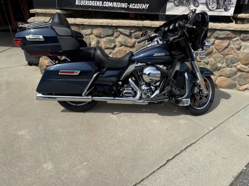2016 Harley-Davidson® Ultra Limited Cosmic Blue