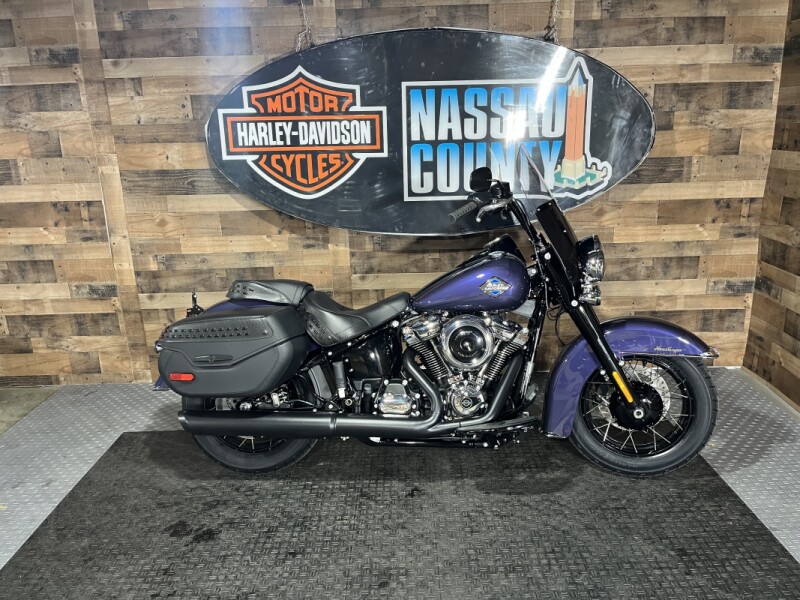 2026 Harley-Davidson® Heritage Classic Purple Abyss Black Laced Wheels