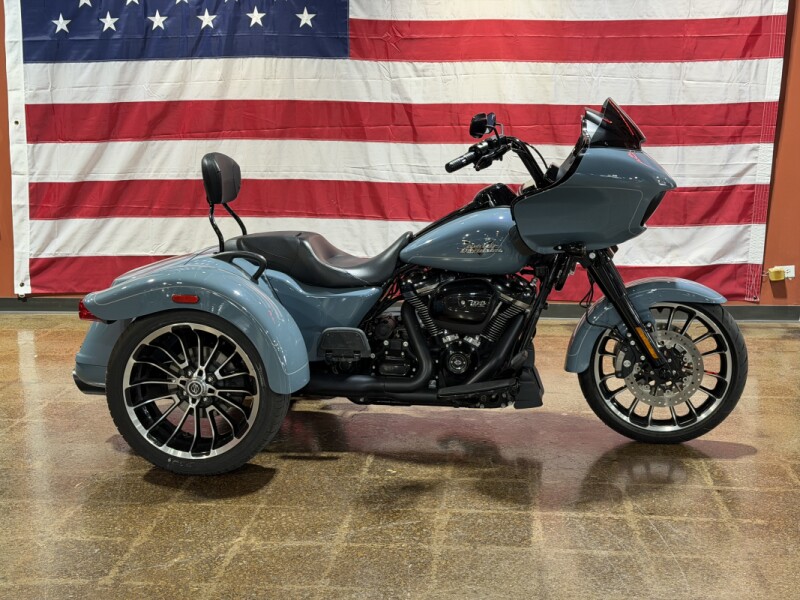 Harley-Davidson® Road Glide 3 2024 FLTRT SHARKSKIN W/ PINSTRIPE