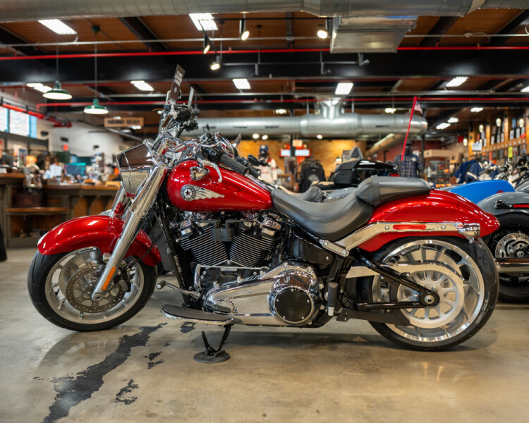 Harley-Davidson® Fat Boy® 2026 FLFB 34630862 BRILLIANT RED W/ PINSTRIPE