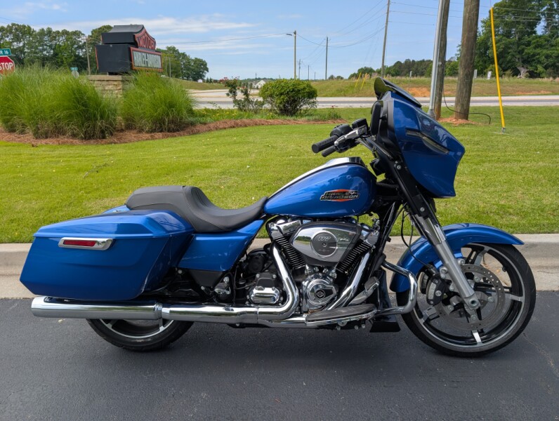 2025 Harley-Davidson® Street Glide® Blue Burst