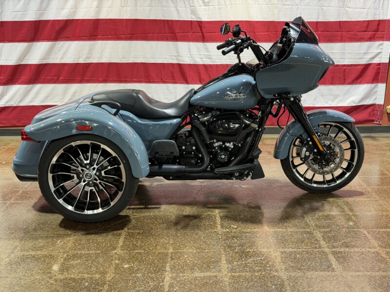 Harley-Davidson® Road Glide 3 2024 FLTRT SHARKSKIN W/ PINSTRIPE