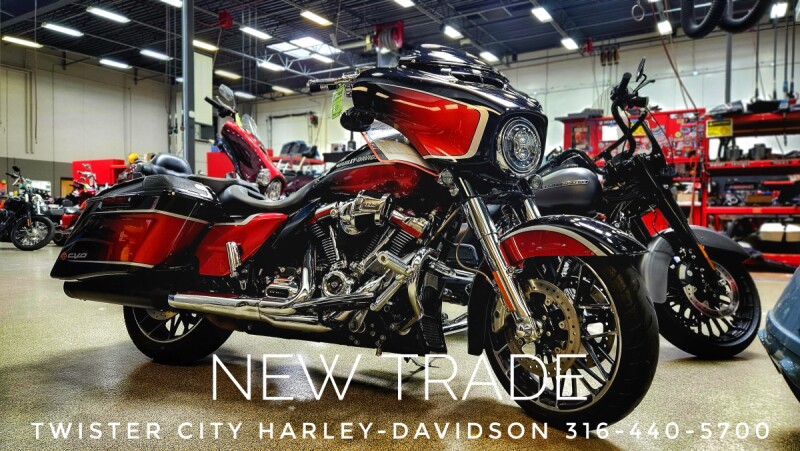 2021 Harley-Davidson® CVO™ Street Glide®, FLHXSE