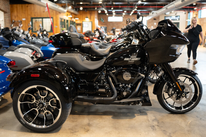 Harley-Davidson® Road Glide 3 2026 FLTRT 34683622 VIVID BLACK
