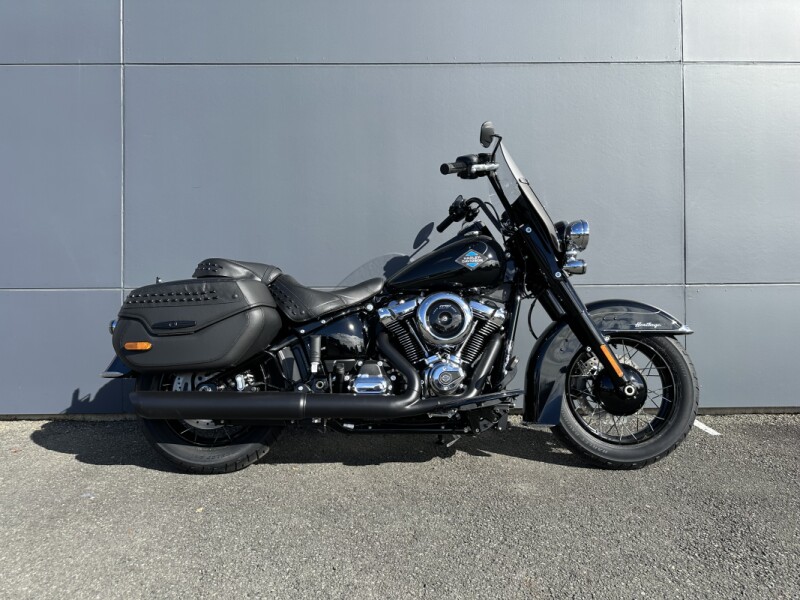 2025 Harley-Davidson® Heritage Classic Vivid Black w/Laced Wheels