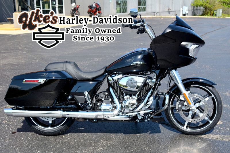 2026 Harley-Davidson® Road Glide® Vivid Black Chrome Trim