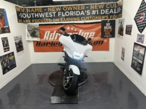 2025 Harley-Davidson® Street Glide™ thumb 3
