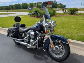 2016 Harley-Davidson® Heritage Softail® Classic Custom Colour Cosmic Blue Pearl thumb 3