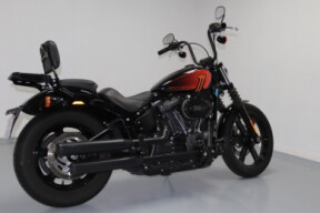 2022 Harley-Davidson® Street Bob® 114 Vivid Black thumb 3